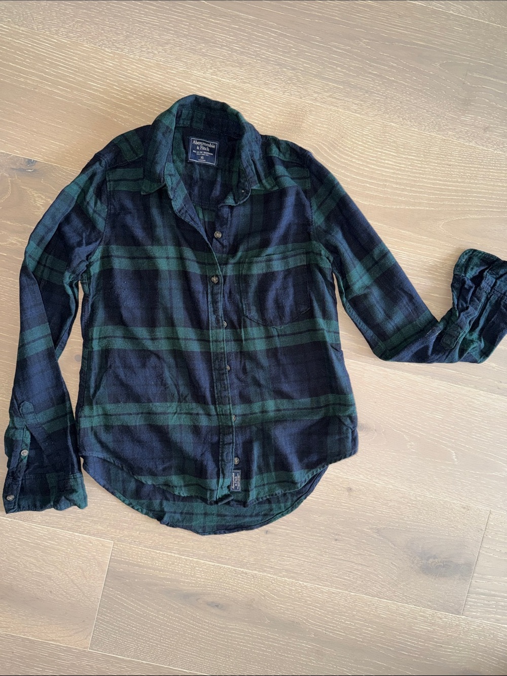 Abercrombie & Fitch Blackwatch Plaid Button-Down Shirt - Green & Black size XS
